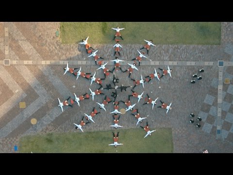 أغنية ok go بالتصوير السريع والعروض شبه العسكرية