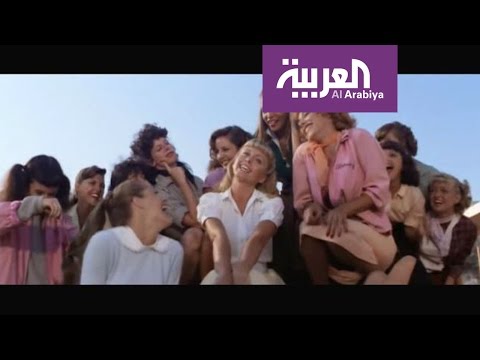 شاهد مذيعتا صباح العربية ترقصان رقصة ترافولتا في فيلم grease