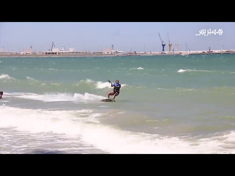 شاهد ركوب الأمواج هواية مغربية في طنجة