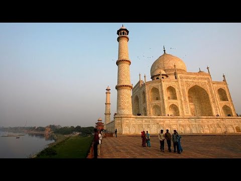 شاهد  رخام تاج محل الناصع يفقد بريقه