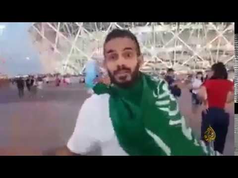 شاهد شاب سعودي في روسيا يشجع المنتخب الإنجليزي ضد التونسي