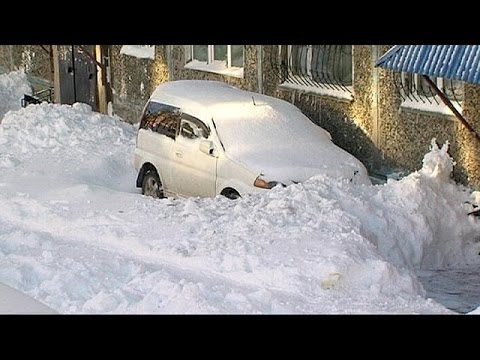 شاهد تساقط الثلوج بكثافة في شمال شرق روسيا